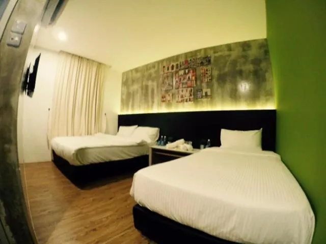 Monaco Boutique Hotel Kampung Air Kota Kinabalu 2*,